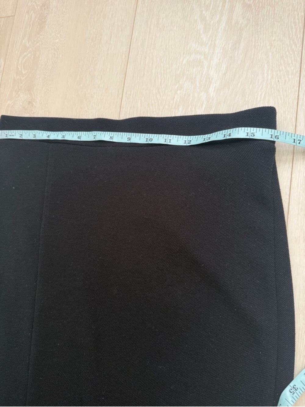 Elle Classic Black Pencil skirt(size medium) - Picture 4 of 5